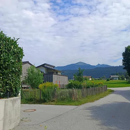 Ubytování v soukromí Guest With Private Shower And Toilet Near Salzburg *